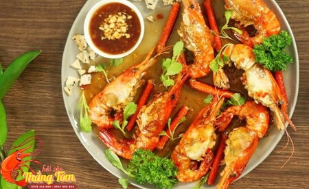 tom-cang-sot-bo-toi-cung-nuoc-cham-cuc-ngon